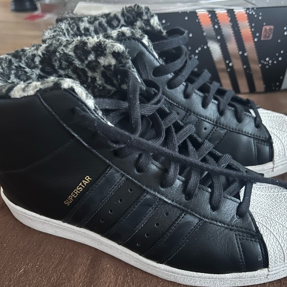 Adidas Up Black and Leopard Size 10 - Picture 2 of 5